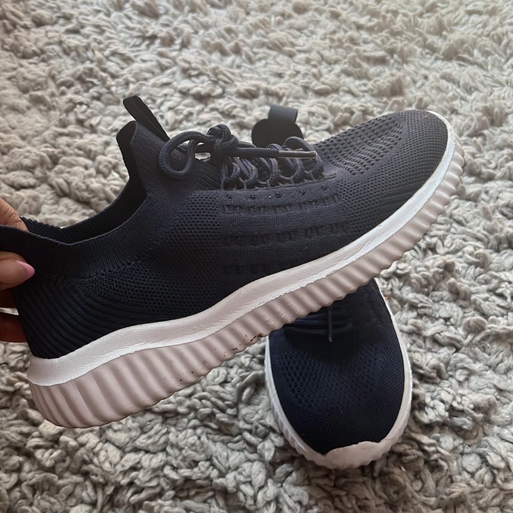 Lightweight woman’s walking sneakers. Size 7 Navy blue. Used great condition. - Picture 4 of 4